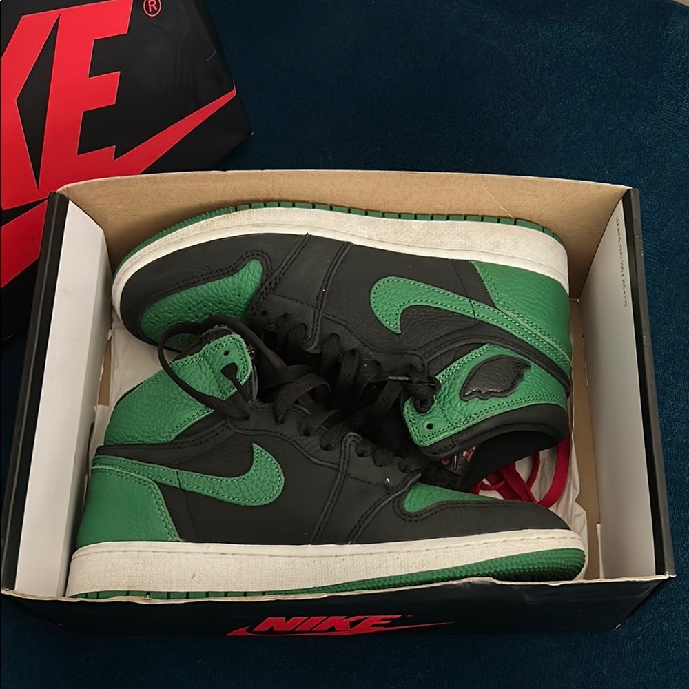 Nike Green and Black Sneakers